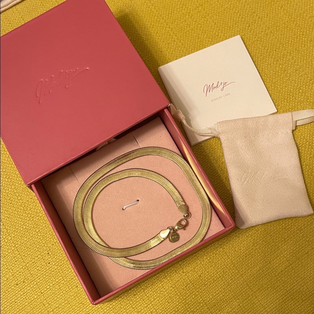 Mod+Jo Gold Necklace with Box